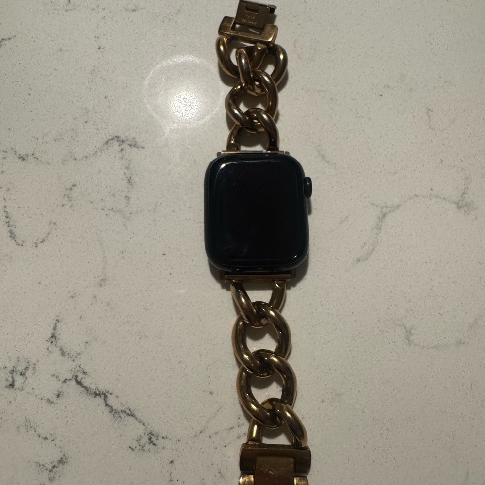 Apple Watch Series 8 + GPS & Charger